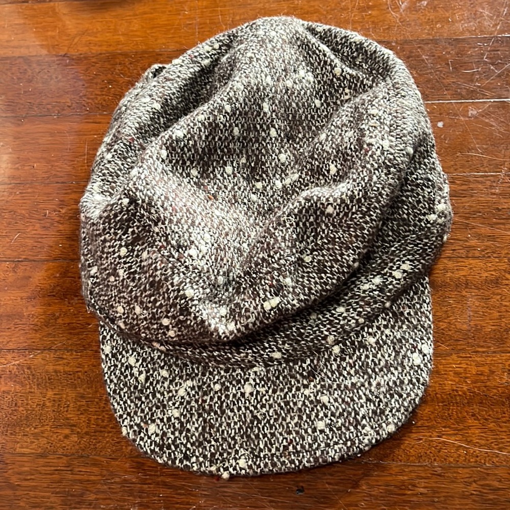 Gap medium winter hat -hardly worn